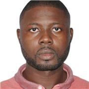 Professeur particulier donne cours de soutien en chimie/physique à des élèves et étudiants